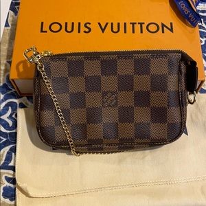 Louis Vuitton Mini Pochette in Ebene